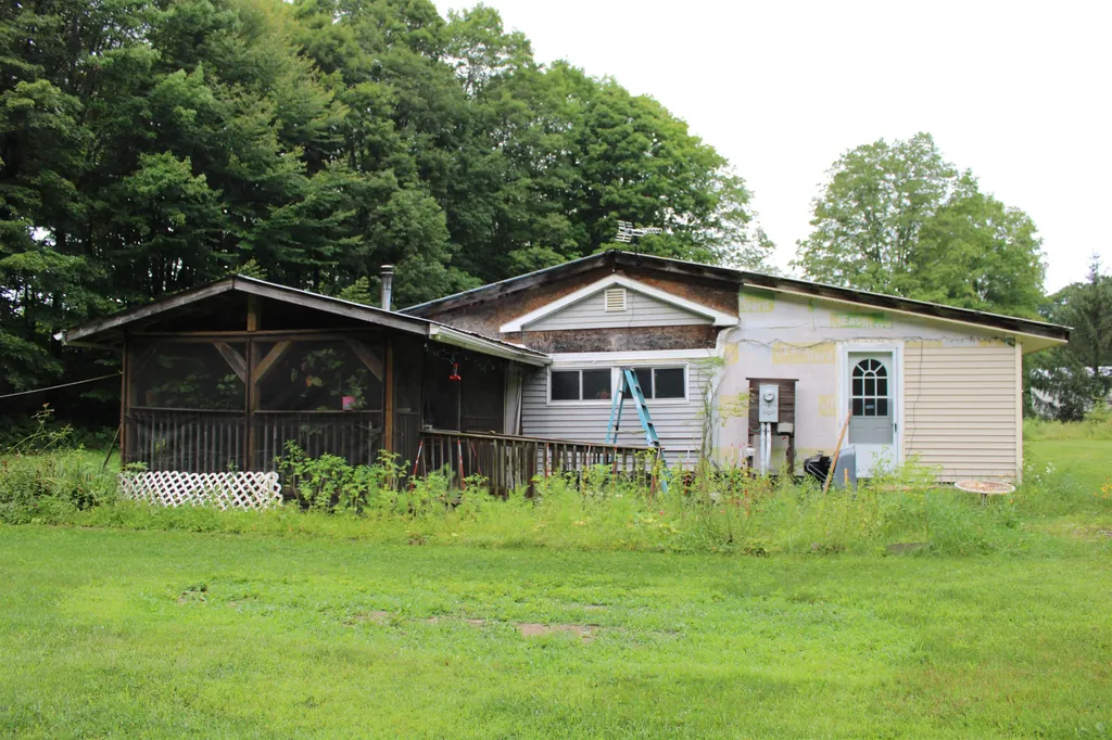 1735 Cross Road Strafford VT 05072