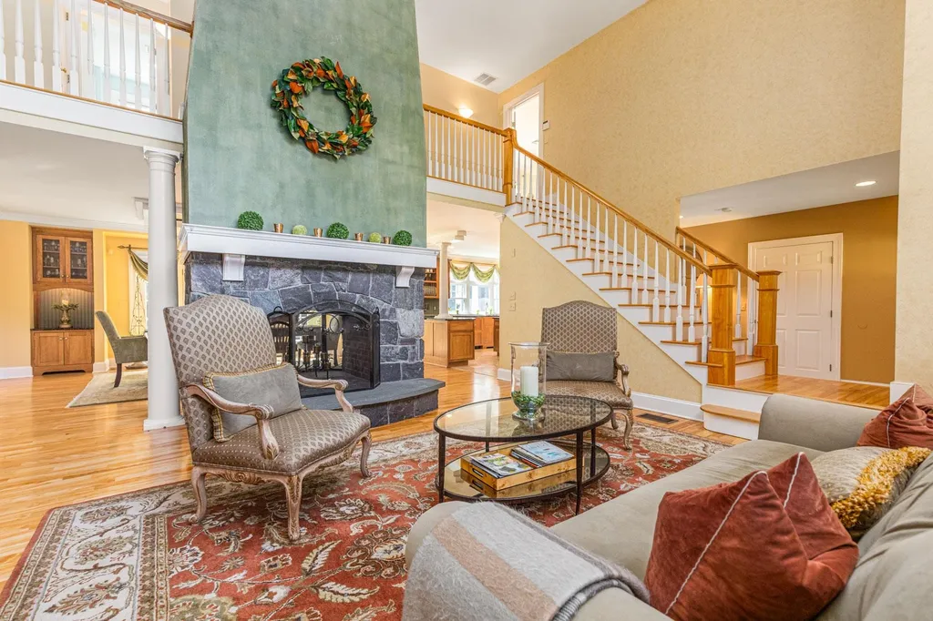27 Country Farm Road Stratham NH 03885