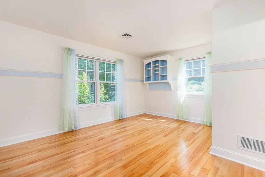 27 Country Farm Road Stratham NH 03885