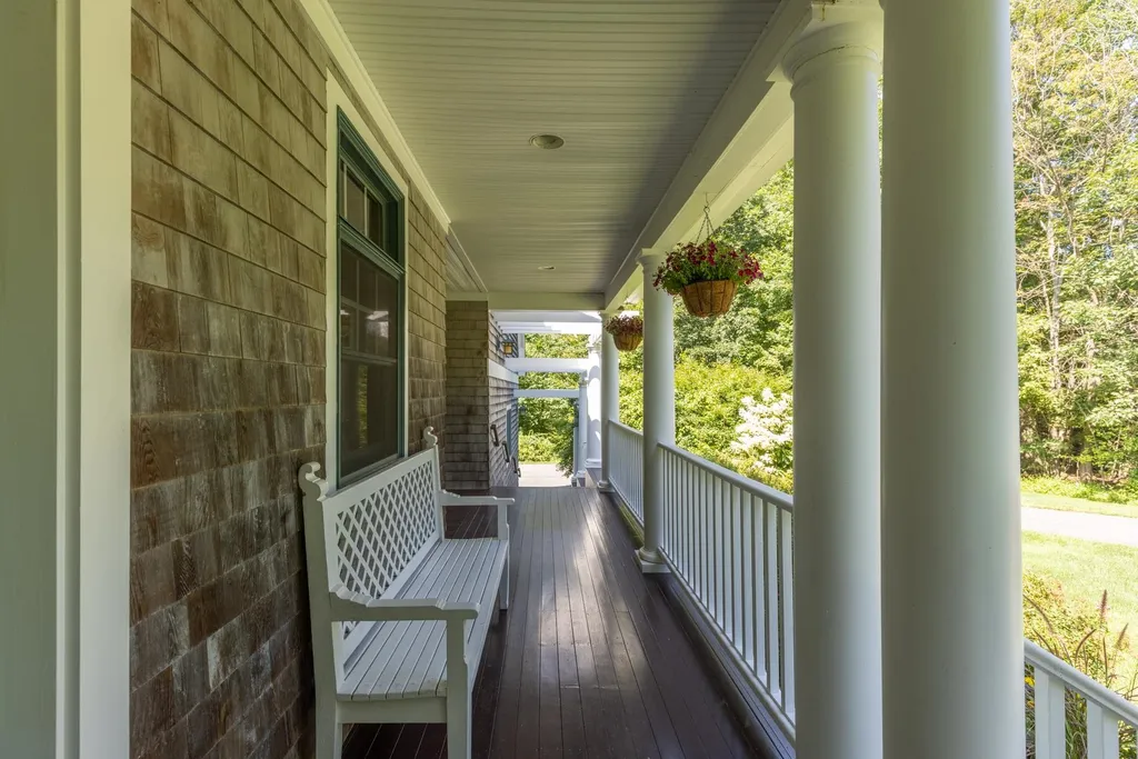 27 Country Farm Road Stratham NH 03885