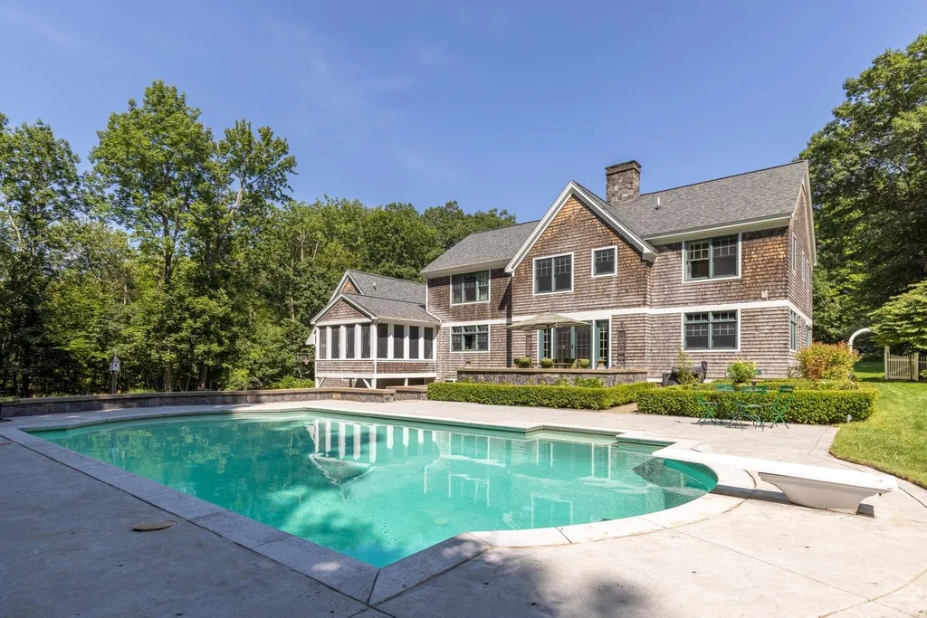 27 Country Farm Road Stratham NH 03885