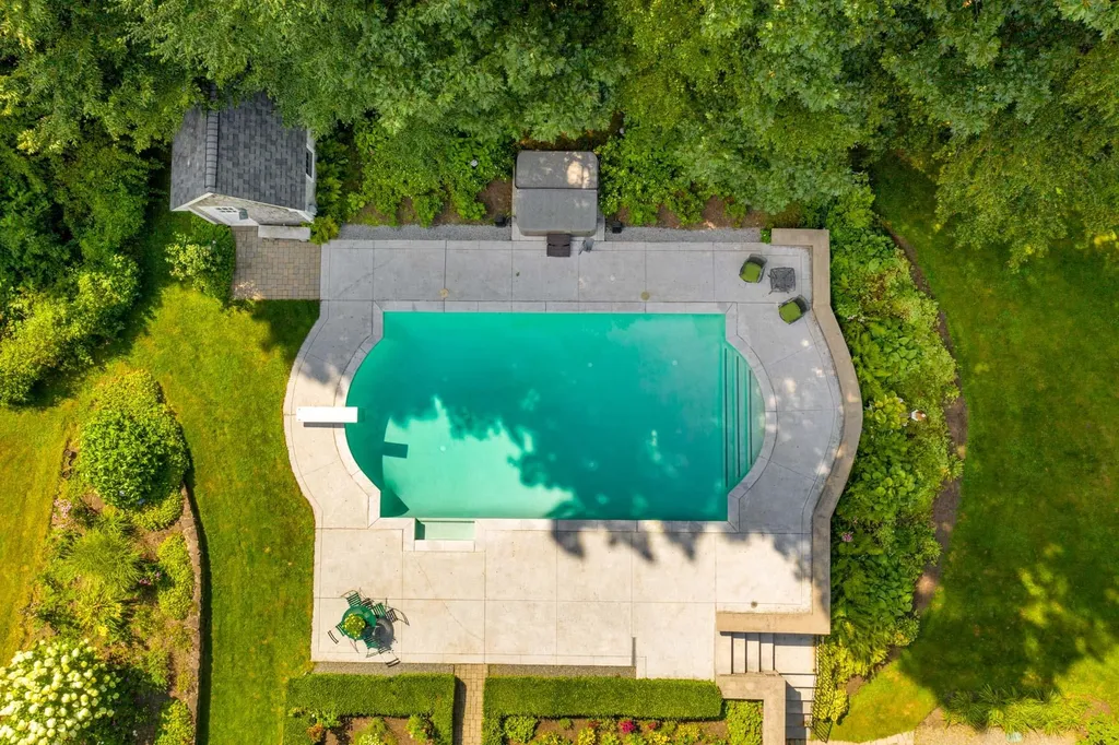 27 Country Farm Road Stratham NH 03885