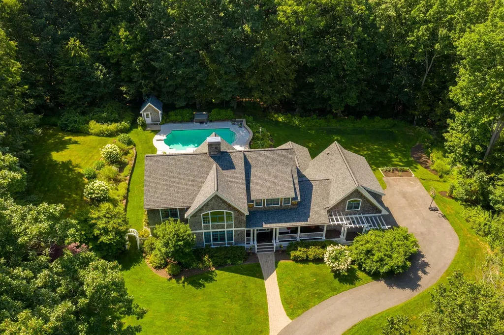 27 Country Farm Road Stratham NH 03885