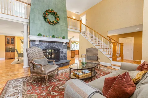 27 Country Farm Road Stratham NH 03885