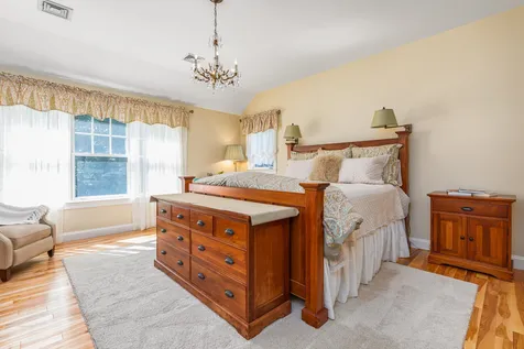 27 Country Farm Road Stratham NH 03885