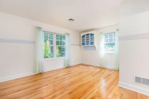 27 Country Farm Road Stratham NH 03885
