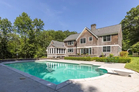 27 Country Farm Road Stratham NH 03885