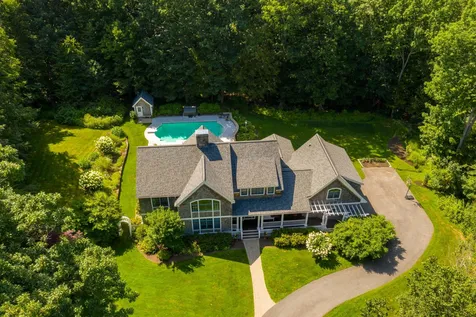 27 Country Farm Road Stratham NH 03885
