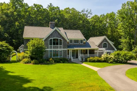 27 Country Farm Road Stratham NH 03885