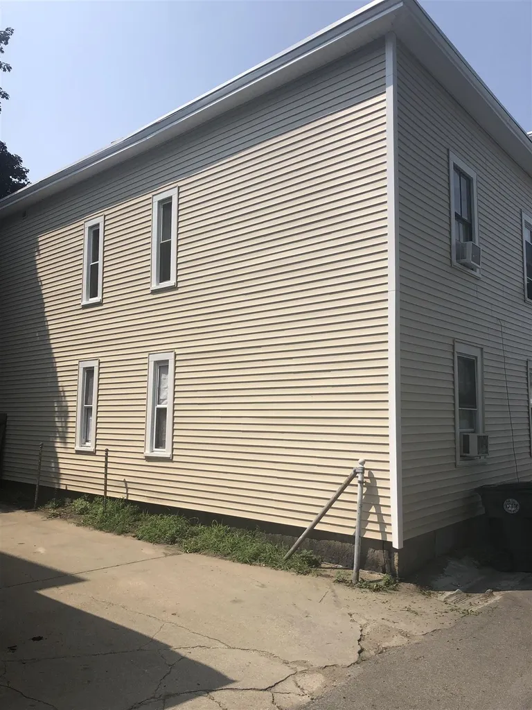 222-224 Lake Avenue Manchester NH 03103