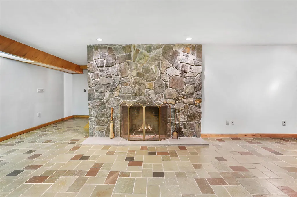 592 Main Street Claremont NH 03743