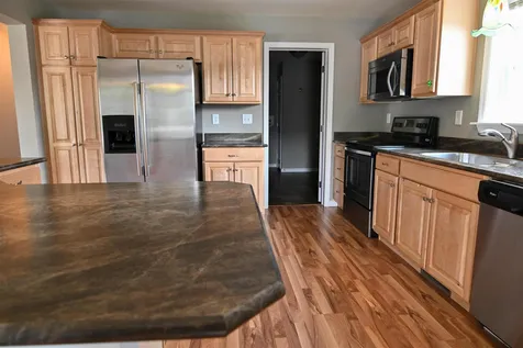 4 Goldenrod Way North Hampton NH 03862