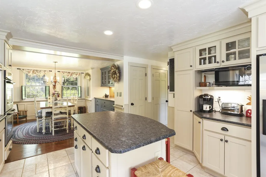 182 Mccurdy Road New Boston NH 03070