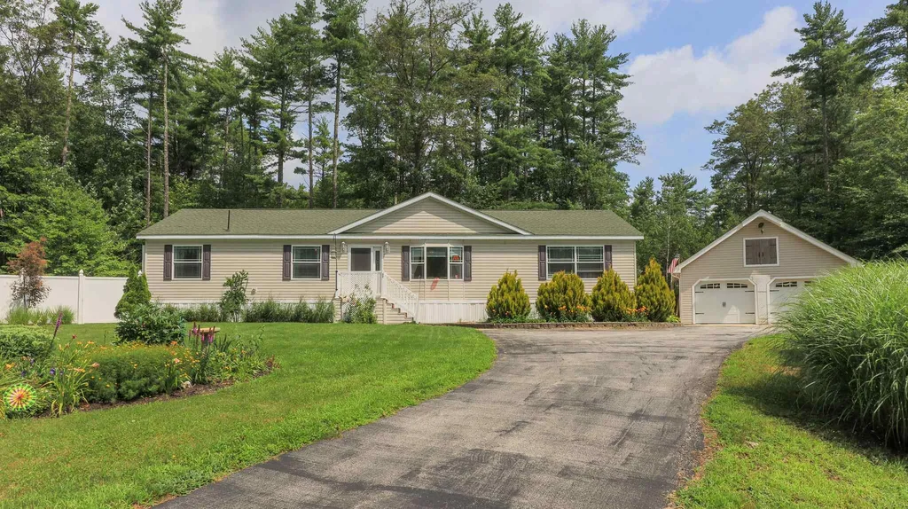 62 Christopher Lane Fremont NH 03044