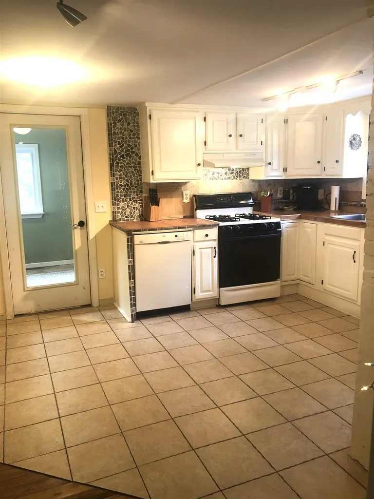 26 King Street Wolfeboro NH 03894