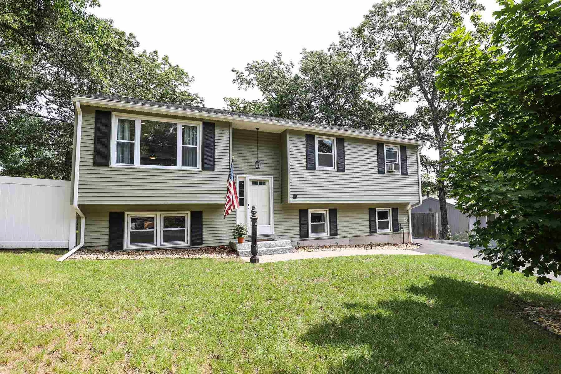 11 Cliff Road Nashua NH 03062