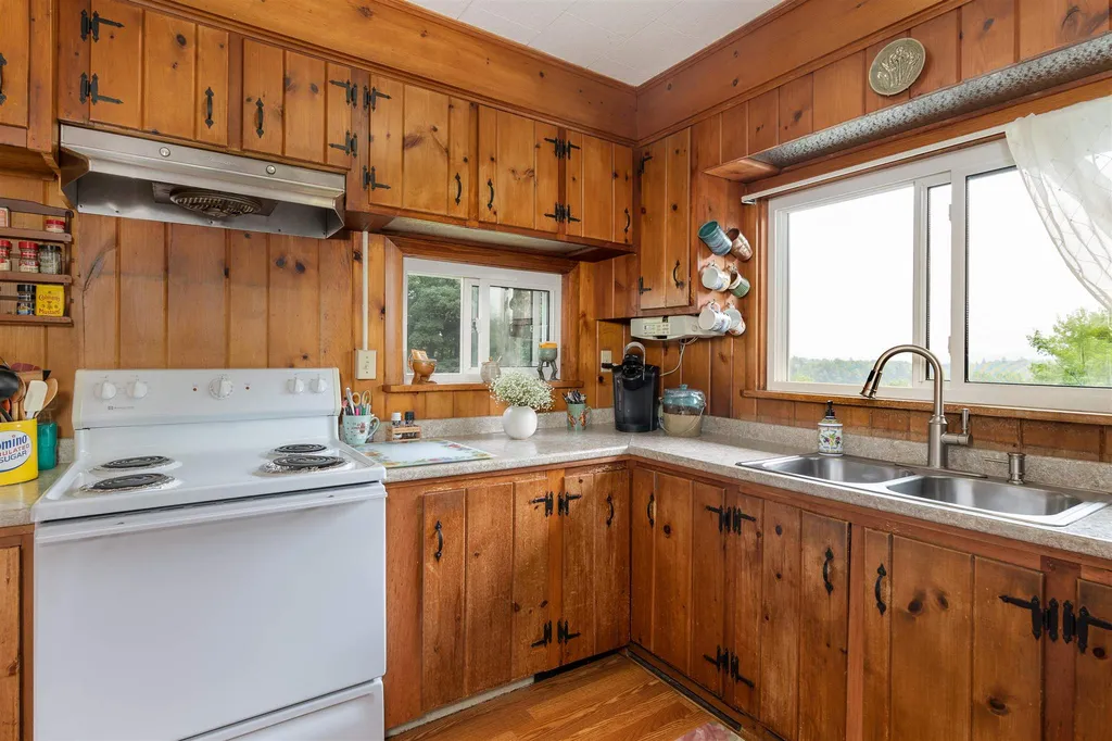 2325 North Hartland Road Hartford VT 05001