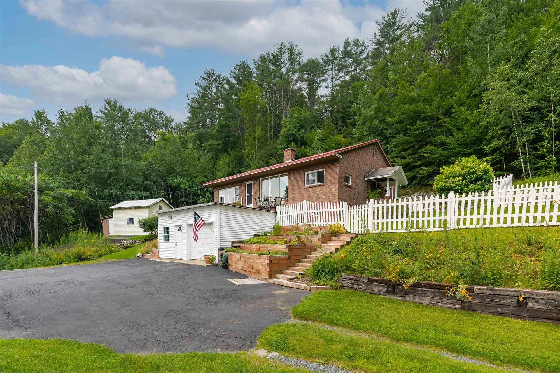 2325 North Hartland Road Hartford VT 05001
