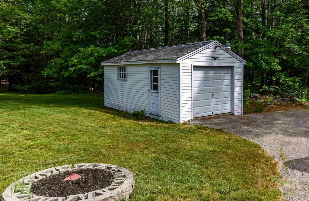 135 Oak Hill Road Barrington NH 03825