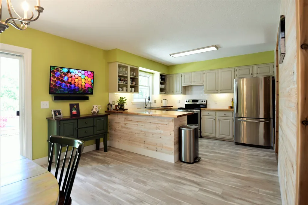 5 Damon Drive Essex VT 05452
