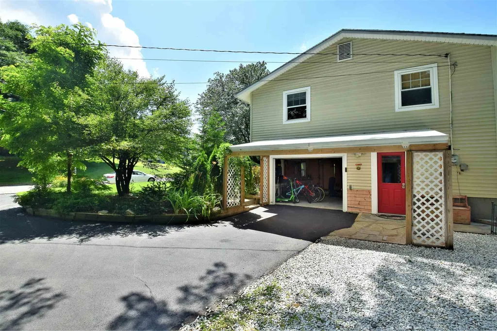 5 Damon Drive Essex VT 05452