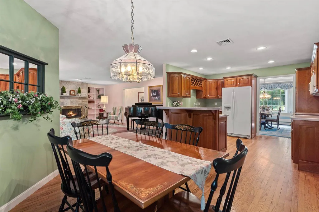8 Bear Path Road Hampton NH 03842