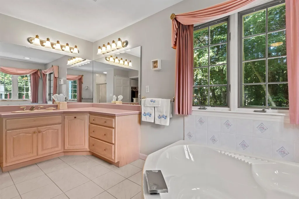 8 Bear Path Road Hampton NH 03842