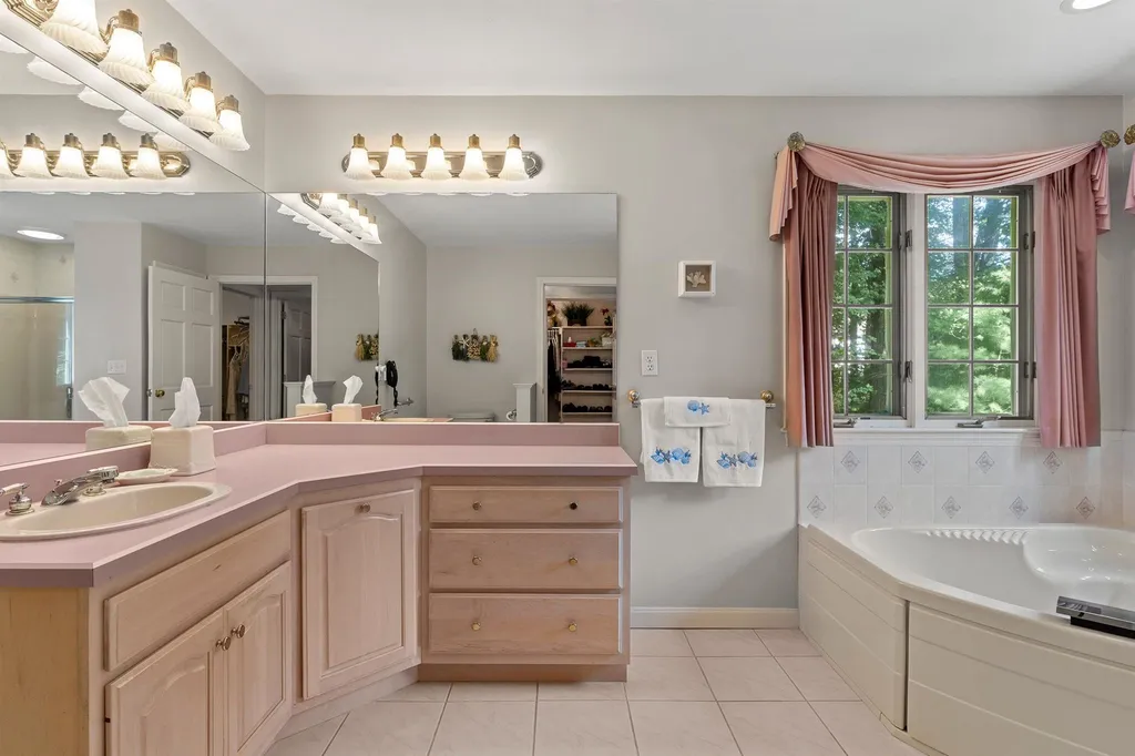 8 Bear Path Road Hampton NH 03842