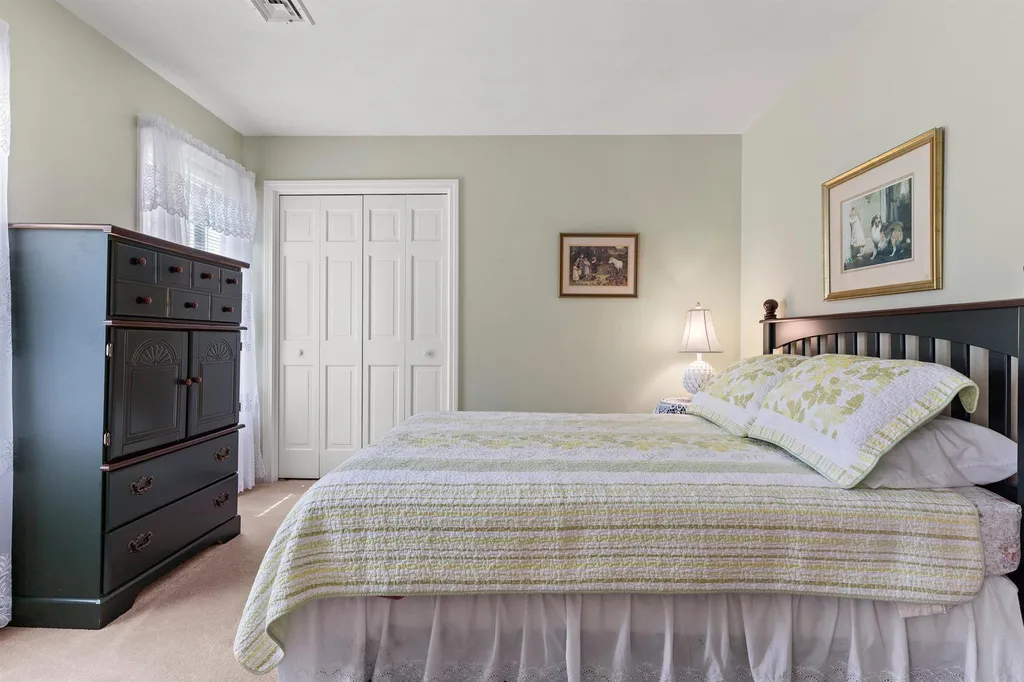 8 Bear Path Road Hampton NH 03842