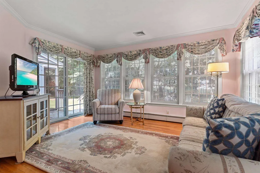 8 Bear Path Road Hampton NH 03842