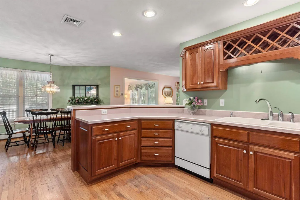 8 Bear Path Road Hampton NH 03842