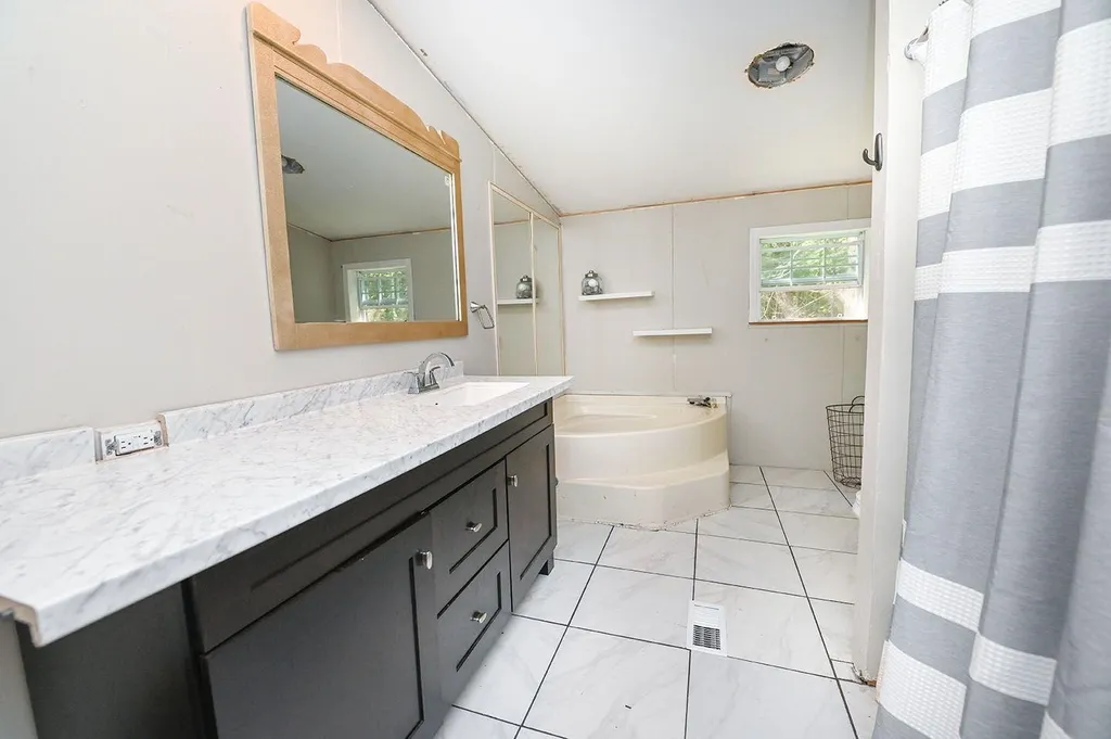 60 Marshall Road Kingston NH 03848