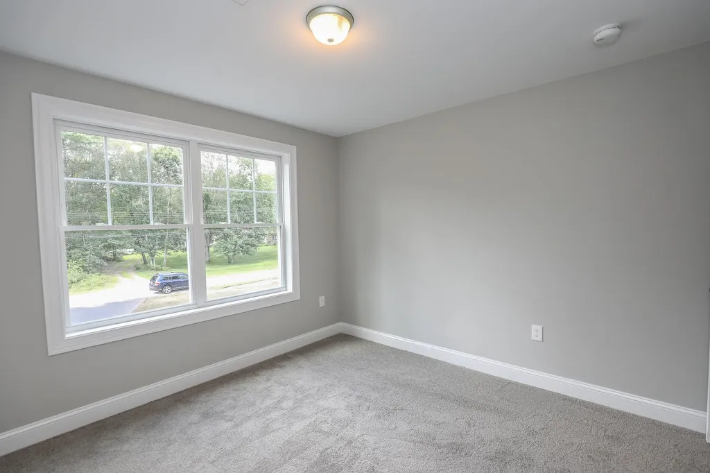 82b Prescott Road Raymond NH 03077