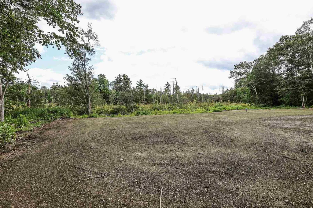82b Prescott Road Raymond NH 03077