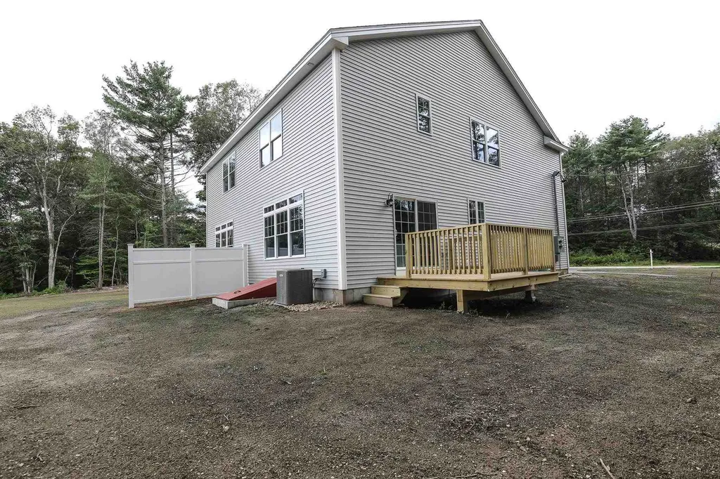82b Prescott Road Raymond NH 03077