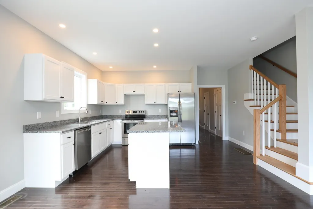82b Prescott Road Raymond NH 03077