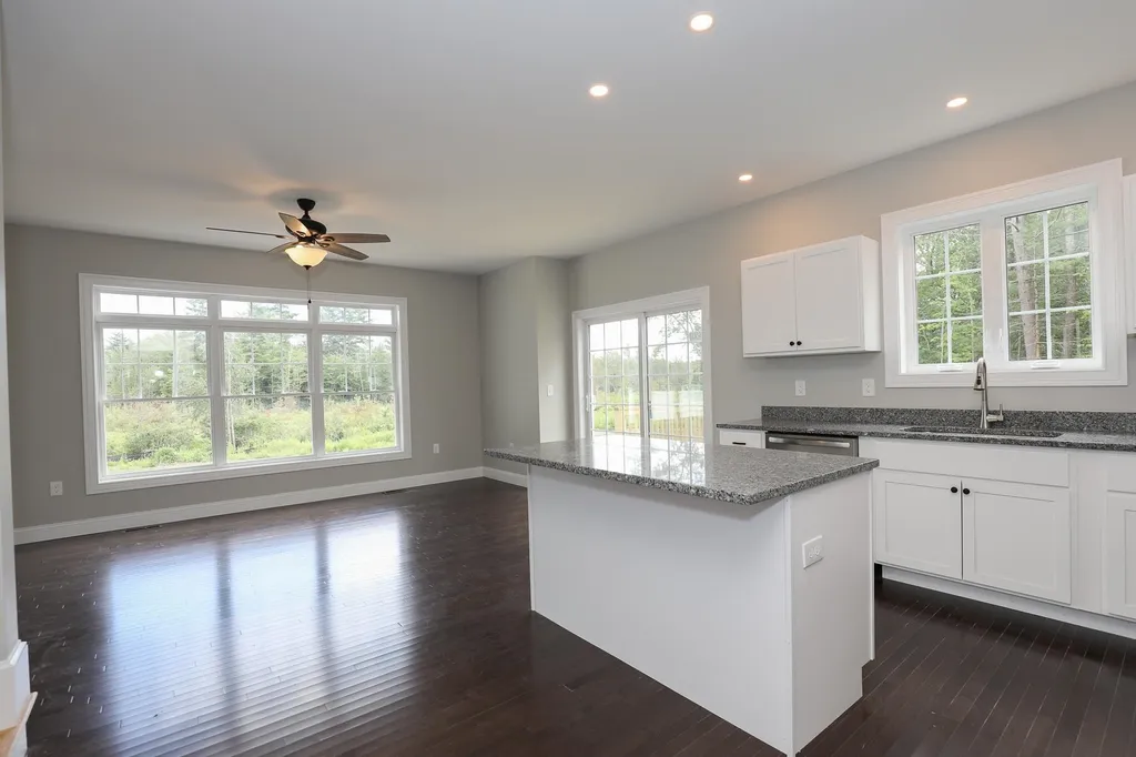 82b Prescott Road Raymond NH 03077