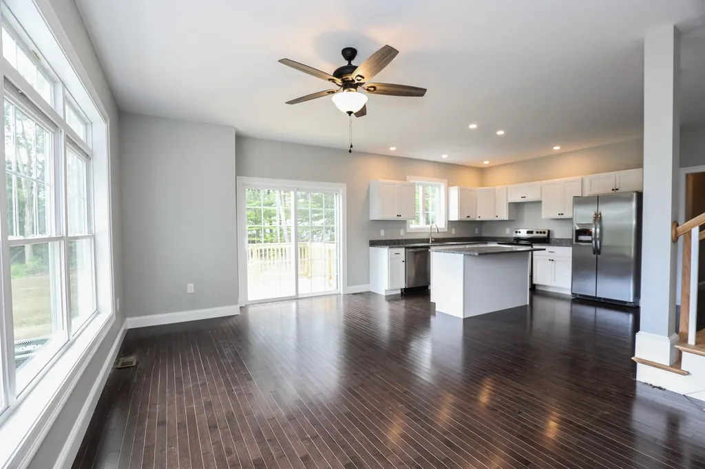 82b Prescott Road Raymond NH 03077
