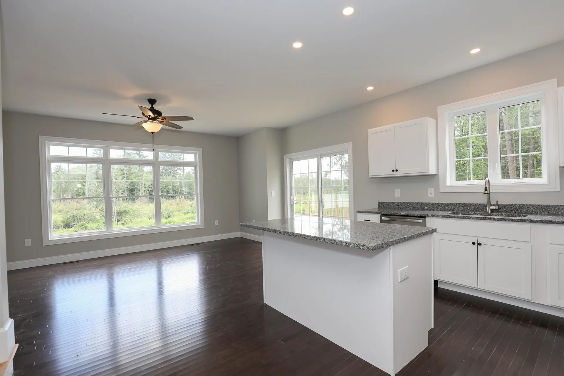82b Prescott Road Raymond NH 03077