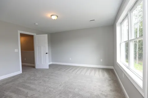 82b Prescott Road Raymond NH 03077