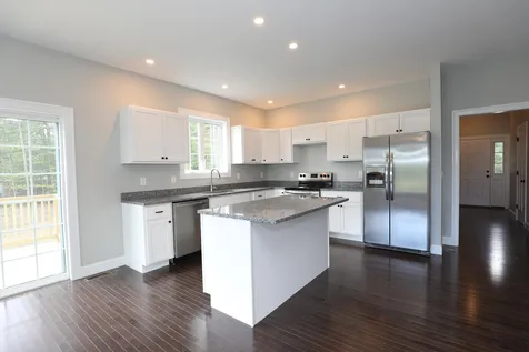 82b Prescott Road Raymond NH 03077