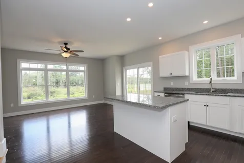 82b Prescott Road Raymond NH 03077