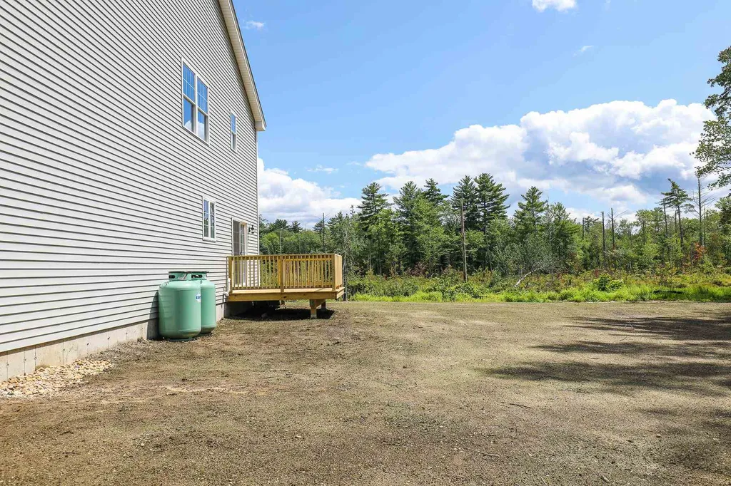 82a Prescott Road Raymond NH 03077