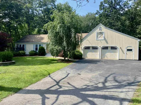 17 Meadowbrook Lane Litchfield NH 03052