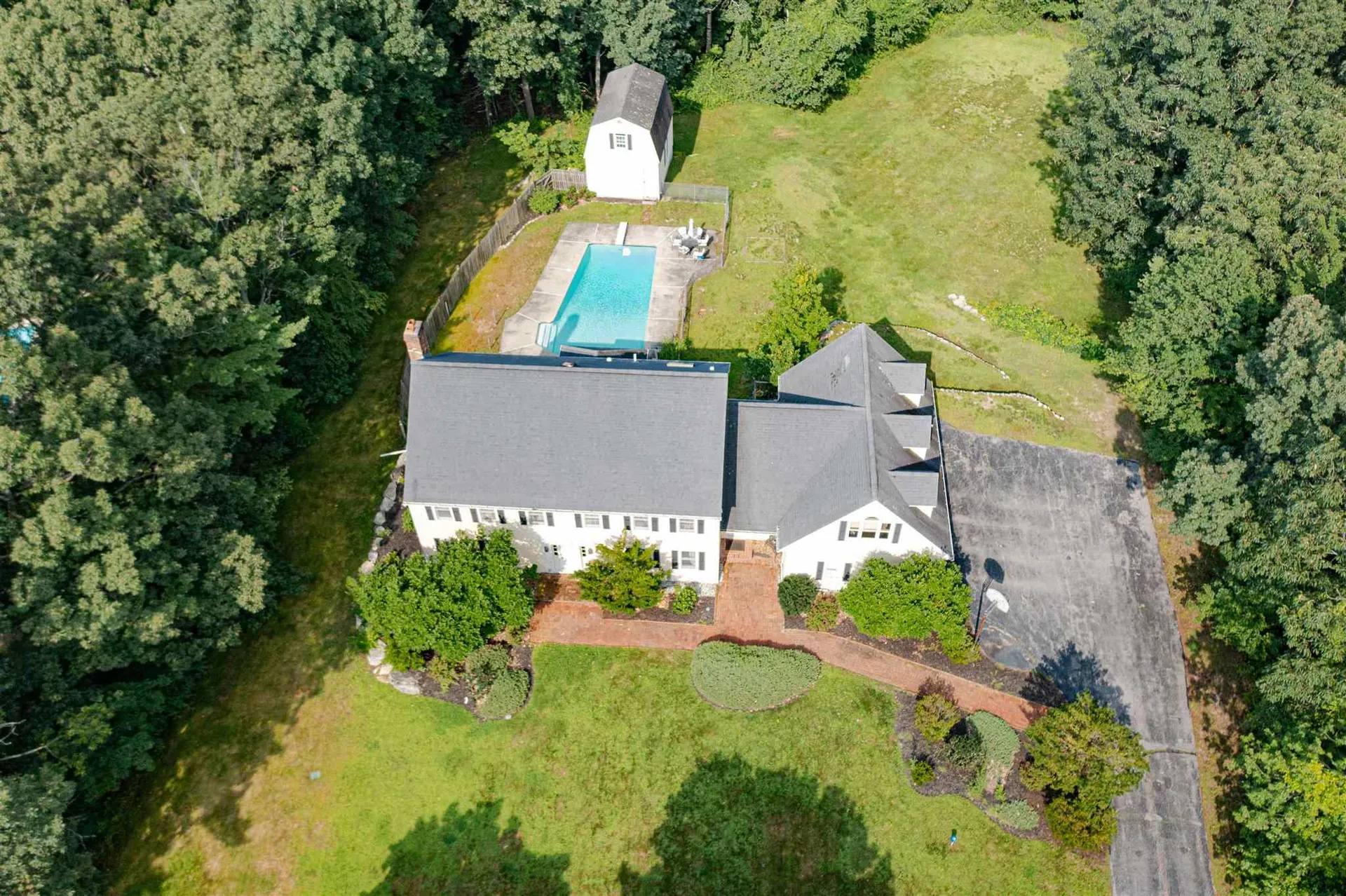 141 Hitching Post Lane Bedford NH 03110