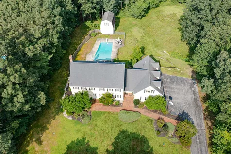 141 Hitching Post Lane Bedford NH 03110