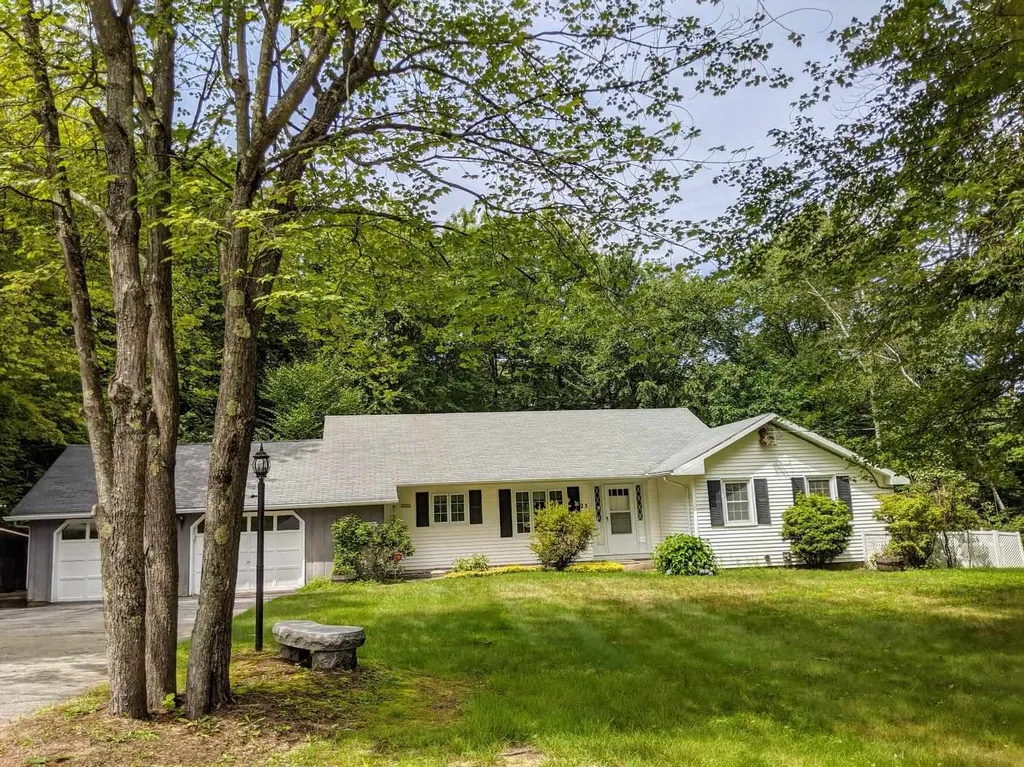 23 Rocky Point Drive Bow NH 03304