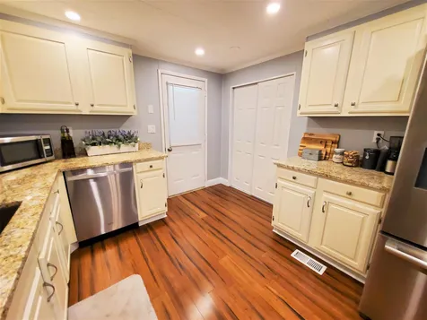 72 Zachary Drive Hooksett NH 03106