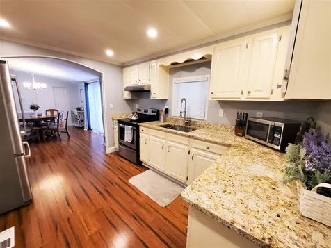 72 Zachary Drive Hooksett NH 03106
