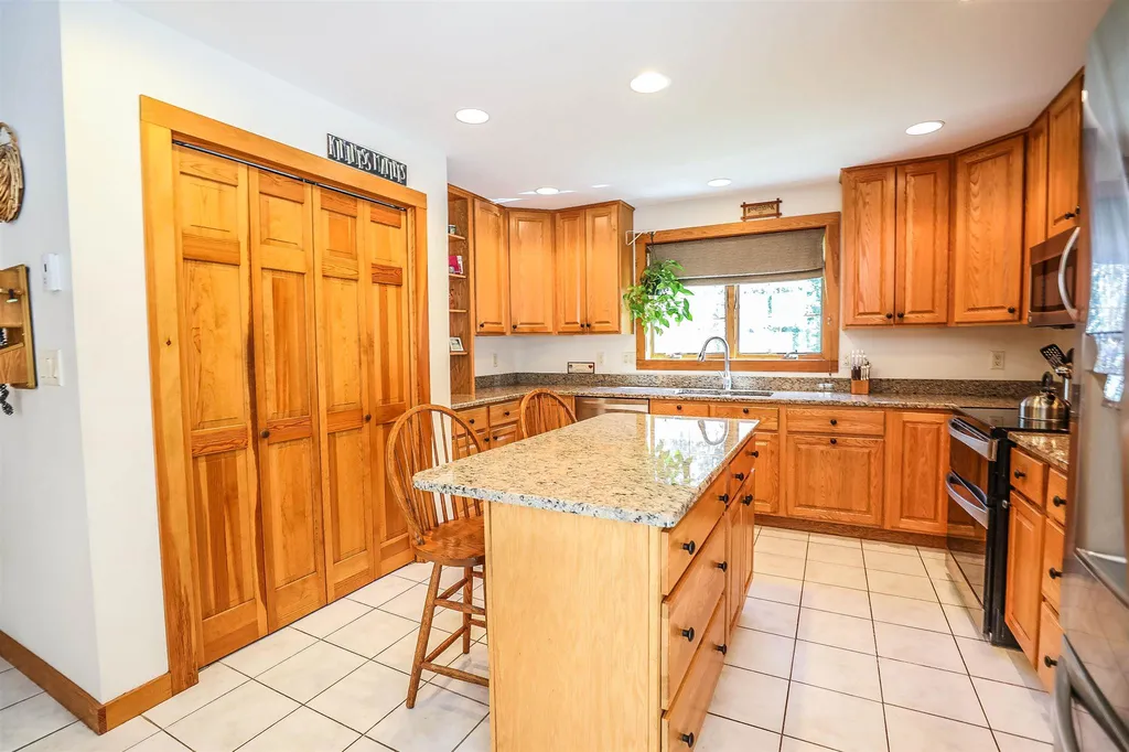 88 Coleman Road Auburn NH 03032